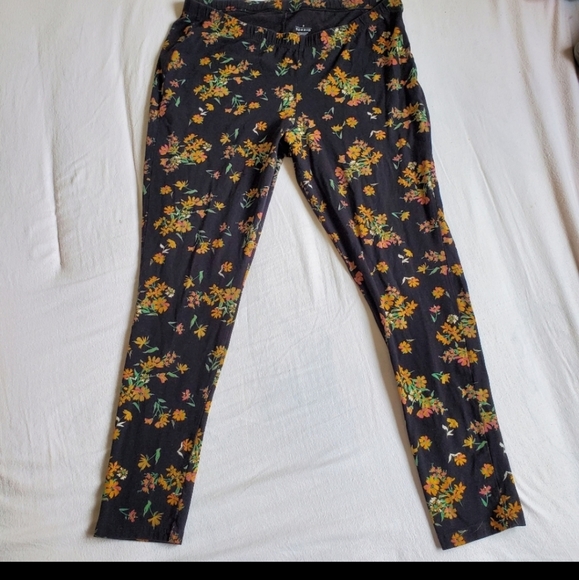 Torrid floral high rise Leggings - Picture 4 of 5